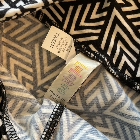 LuLaRoe Tween Leggings - Picture 3 of 3
